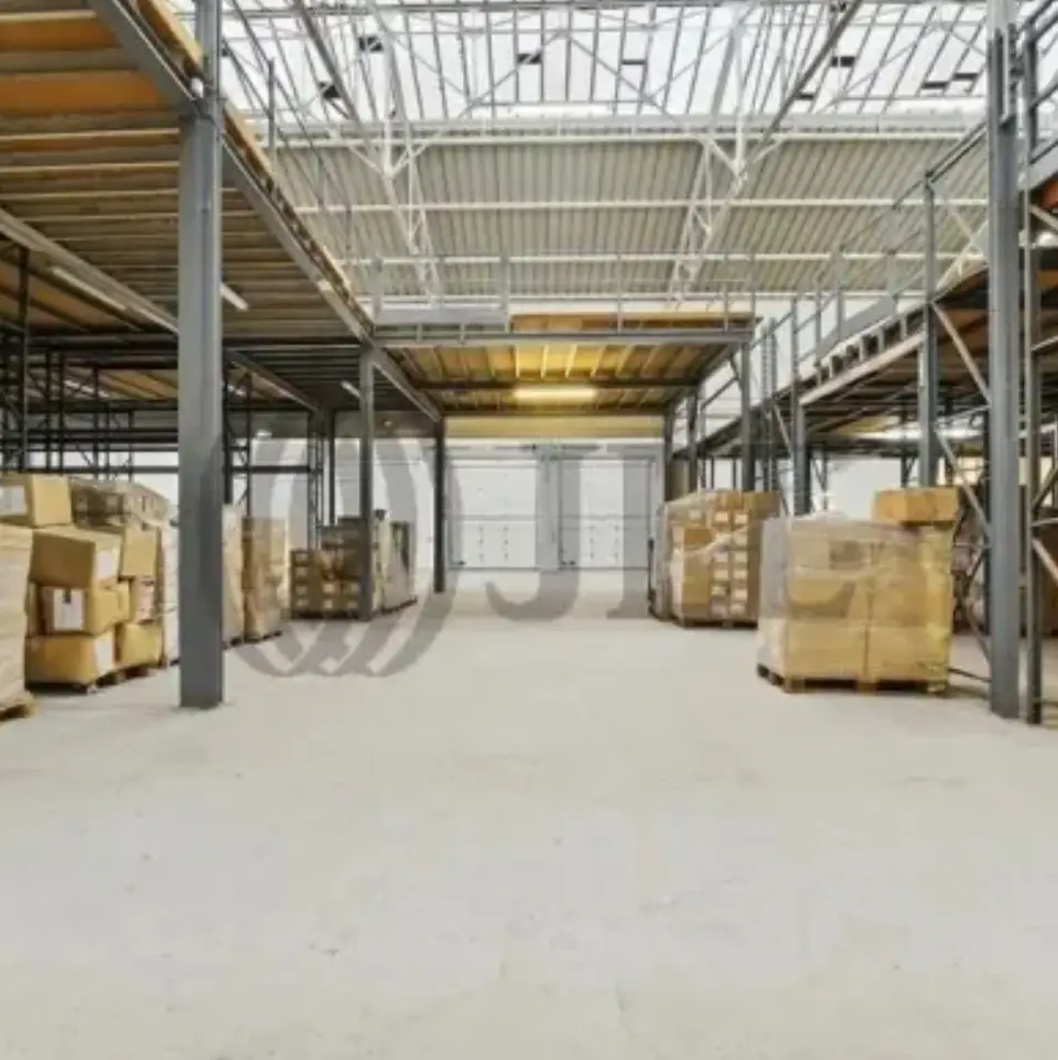 LIGHT INDUSTRIAL UNIT/WAREHOUSE FOR SALE 2012 m²