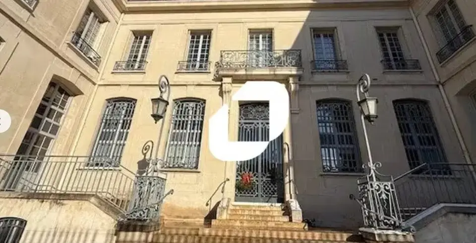 OFFICES TO LET 137 m²
