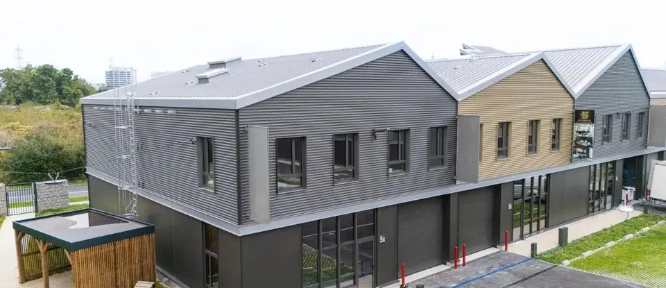 VENTE ACTIVITES/BUREAUX/COMMERCES 34000 m²