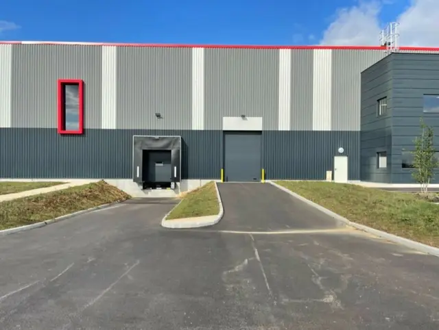 LOCATION ENTREPOT/BUREAUX 2615 m²
