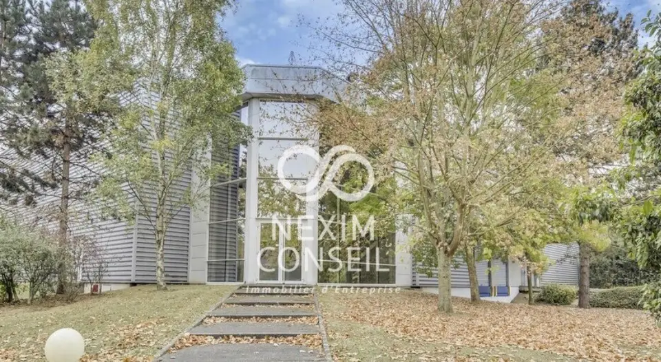 LOCATION ACTIVITES/BUREAUX 2500 m²