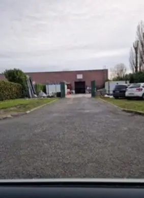 LIGHT INDUSTRIAL UNIT/STORAGE/OFFICES TO LET 855 m²