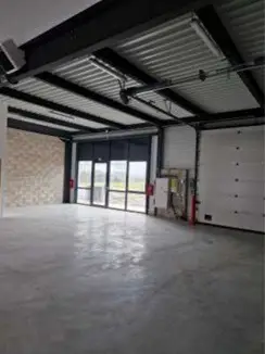 LOCATION BUREAUX/ACTIVITES 371 m²
