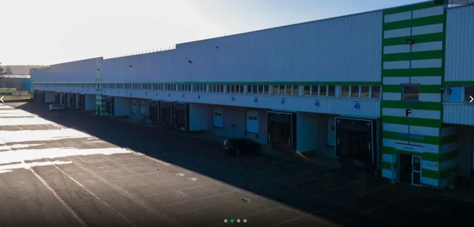 WAREHOUSE TO LET 55271 m²