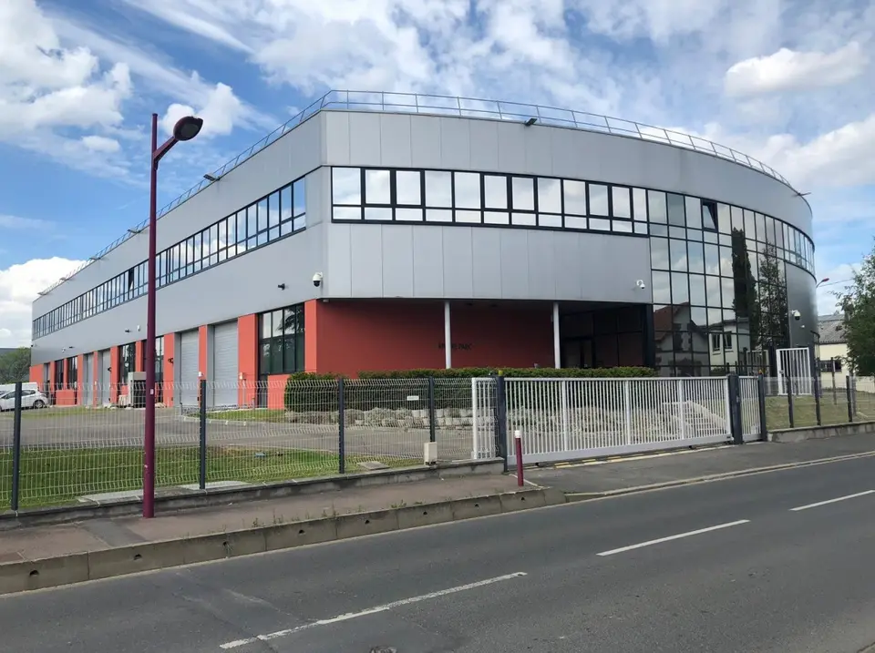 OFFICES TO LET 262 m²
