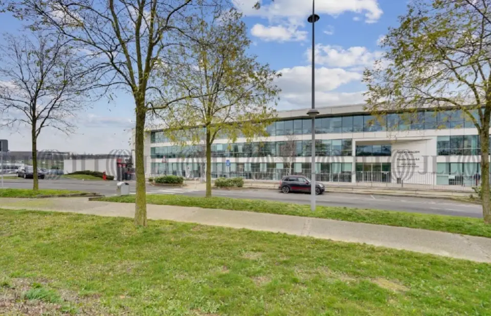 OFFICES TO LET 35000 m²