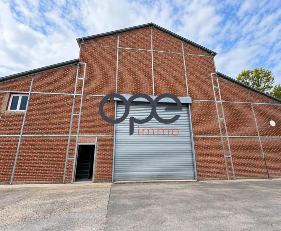 LOCATION ENTREPOTS 2228 m² – Photo 1 sur 4