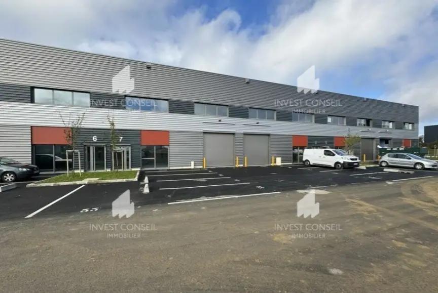 LOCATION ACTIVITES/BUREAUX 1020 m²