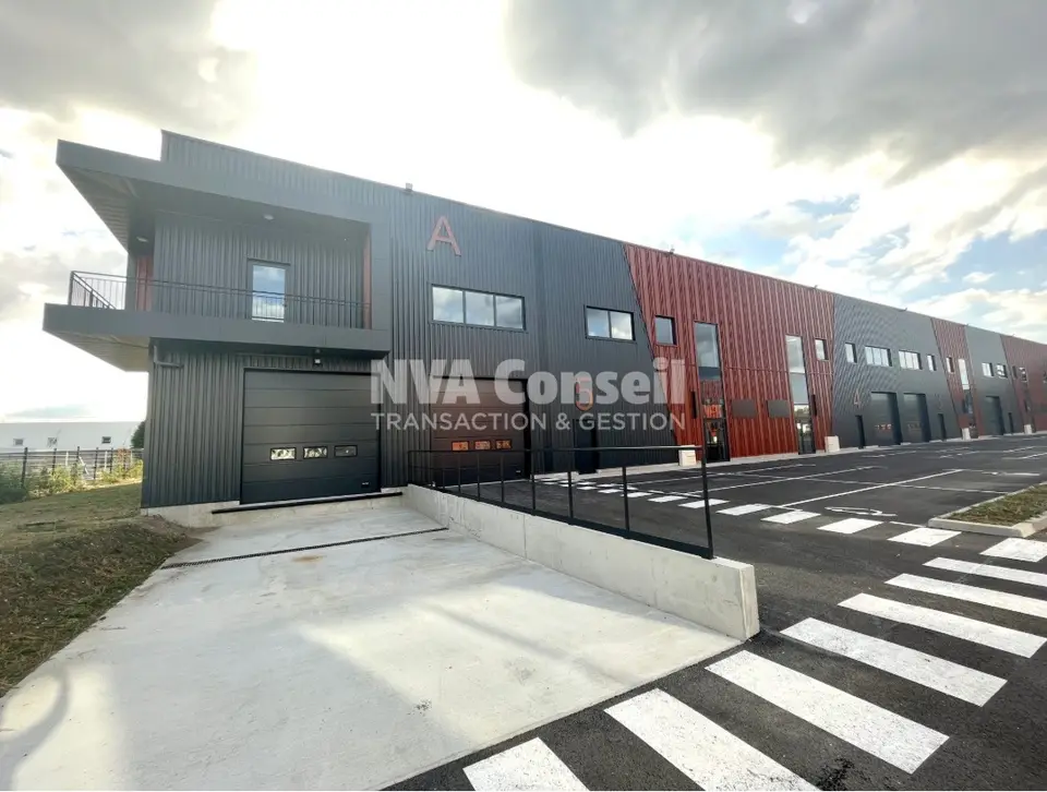 LOCATION ACTIVITES 908 m²