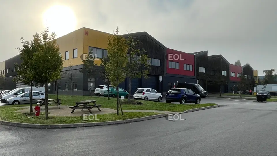 LIGHT INDUSTRIAL UNIT TO LET 462 m²