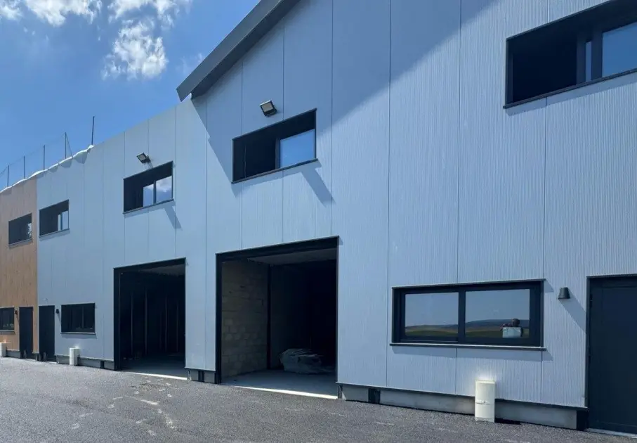 LOCATION ACTIVITES 166.40 m² – Photo 1 sur 3