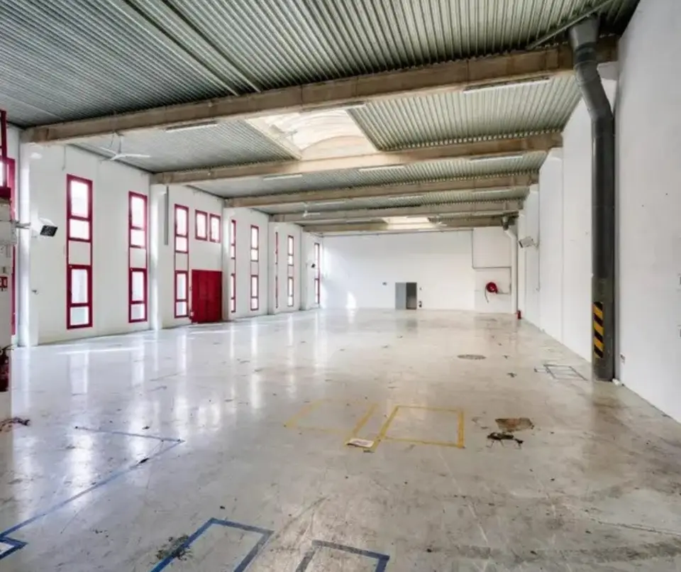 LOCATION ACTIVITES/BUREAUX 645 m²