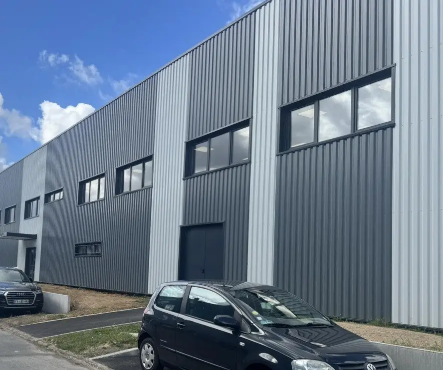 LOCATION ACTIVITES/BUREAUX 2753 m² – Photo 1 sur 5