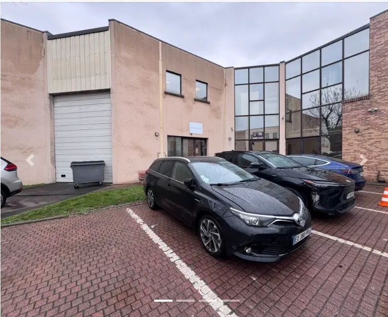 LOCATION ACTIVITES 203 m² – Photo 1 sur 2