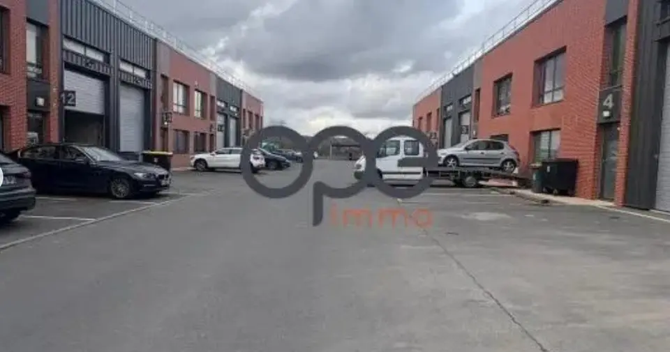 LOCATION LOCAL D'ACTIVITES 131 m²