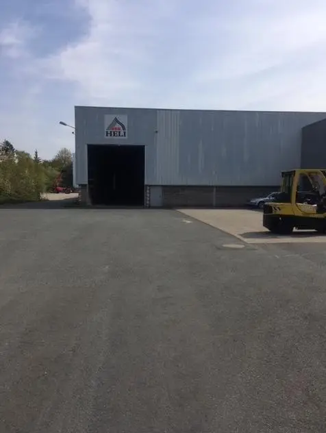 LOCATION ACTIVITES/ENTREPOTS/BUREAUX 7873 m²