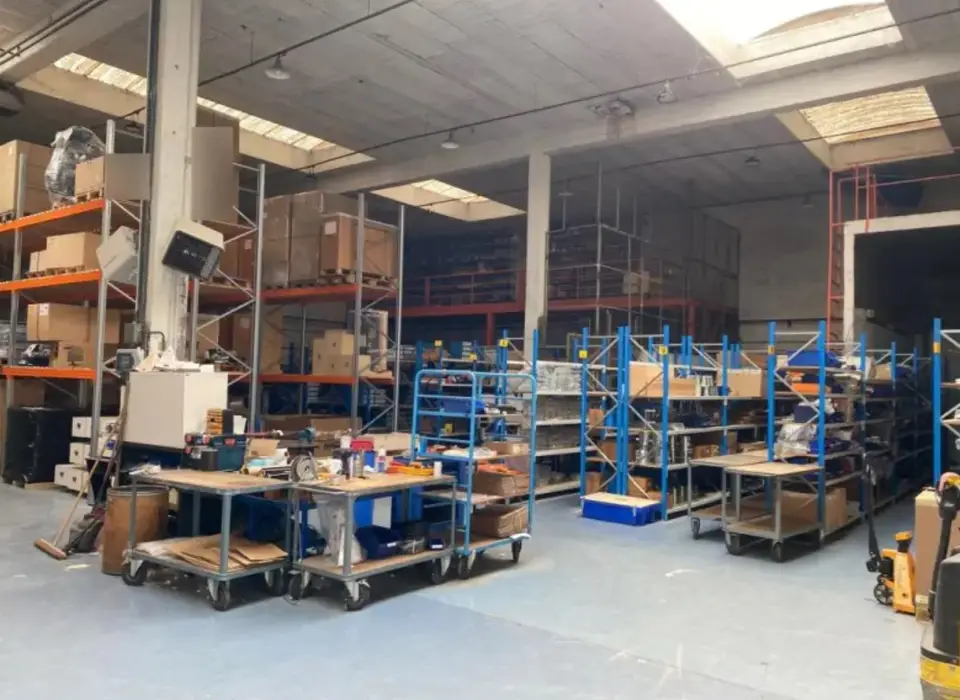 LIGHT INDUSTRIAL UNIT/WAREHOUSES FOR SALE 1467 m²