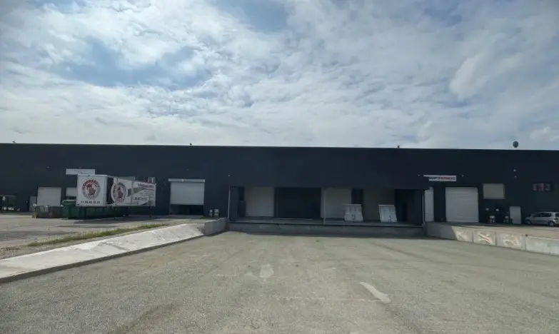 LIGHT INDUSTRIAL UNIT/OFFICE 1045 m²