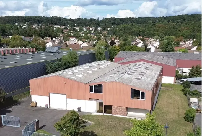 LOCATION ACTIVITES/ENTREPOT 1391 m² – Photo 1 sur 2