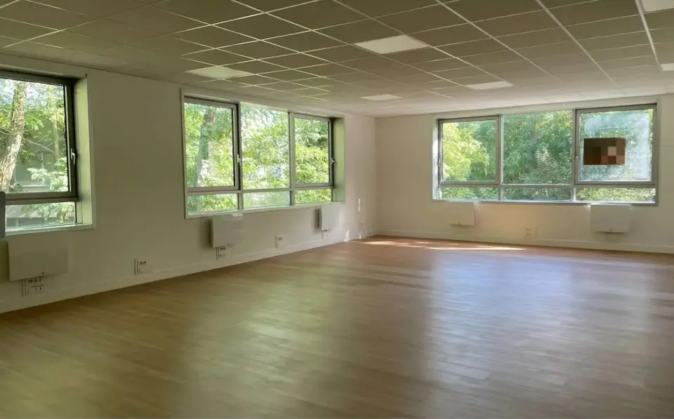 LOCATION BUREAUX/ATELIERS 1137 m²