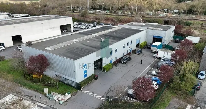 LOCATION ACTIVITES/BUREAUX 550 m²