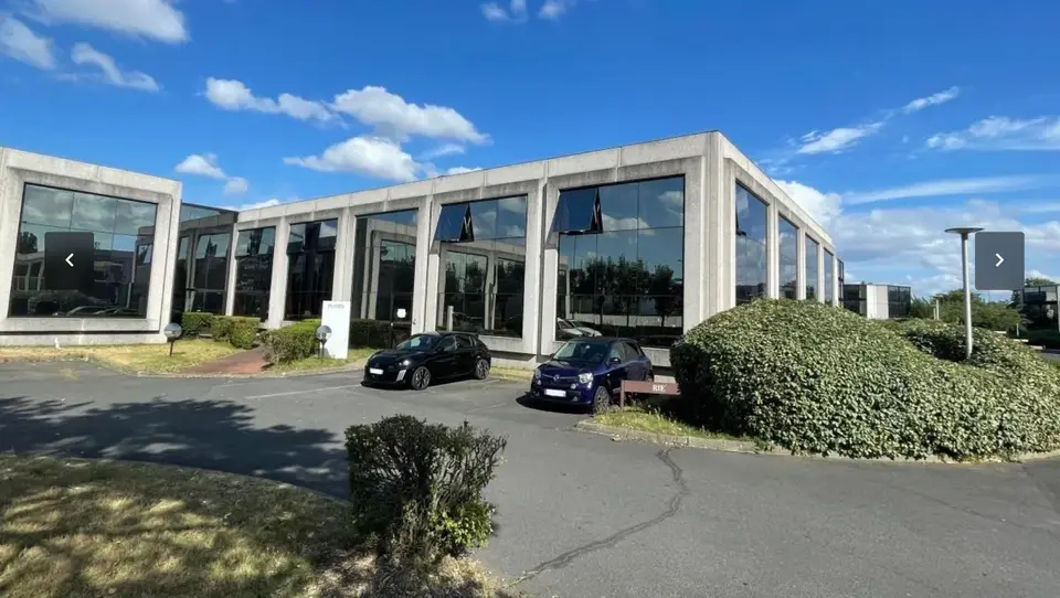 BUSINESS PREMISES TO LET 460 m²
