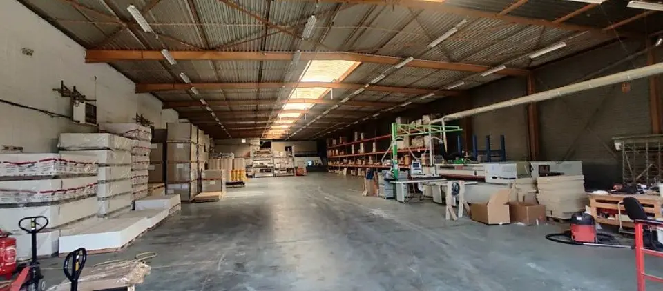 LOCATION ACTIVITES/ENTREPOTS 1527 m²