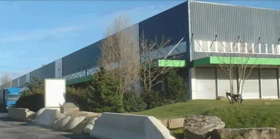 WAREHOUSES/OFFICES TO LET 1159 m²