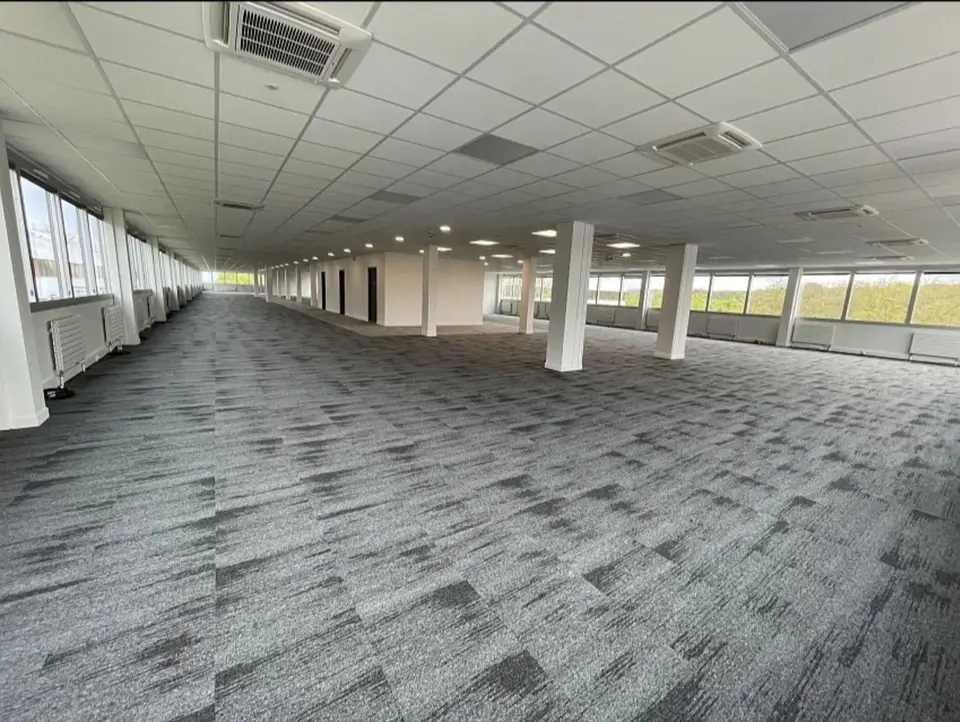 LOCATION BUREAUX DIVISIBLES 11346 m²