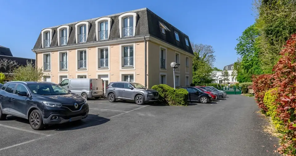 LOCATION BUREAUX 82 m² – Photo 1 sur 4