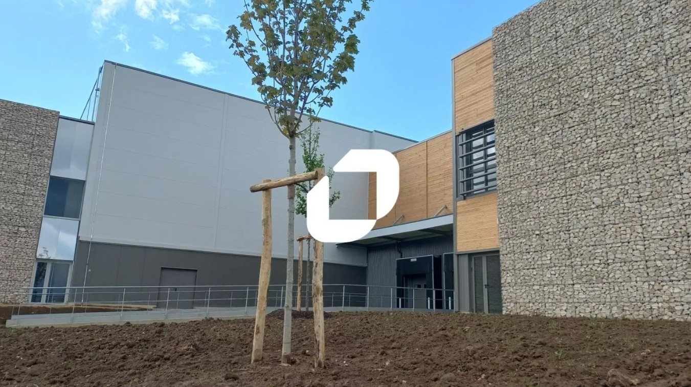 LOCATION/VENTE ENTREPOTS/BUREAUX 12394 m²