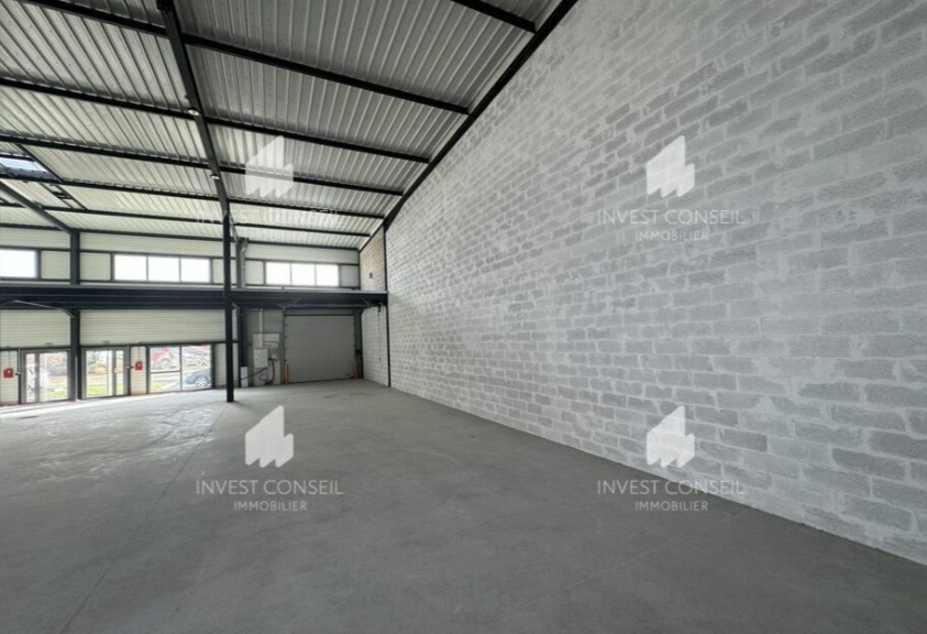 LOCATION ACTIVITES/BUREAUX 1020 m²