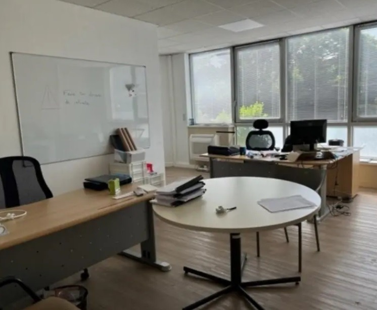 LOCATION/VENTE ACTIVITES/ENTREPOT/BUREAUX 3100 m²