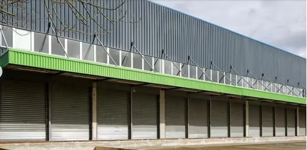 LOCATION ENTREPÔTS/BUREAUX 2320 m²