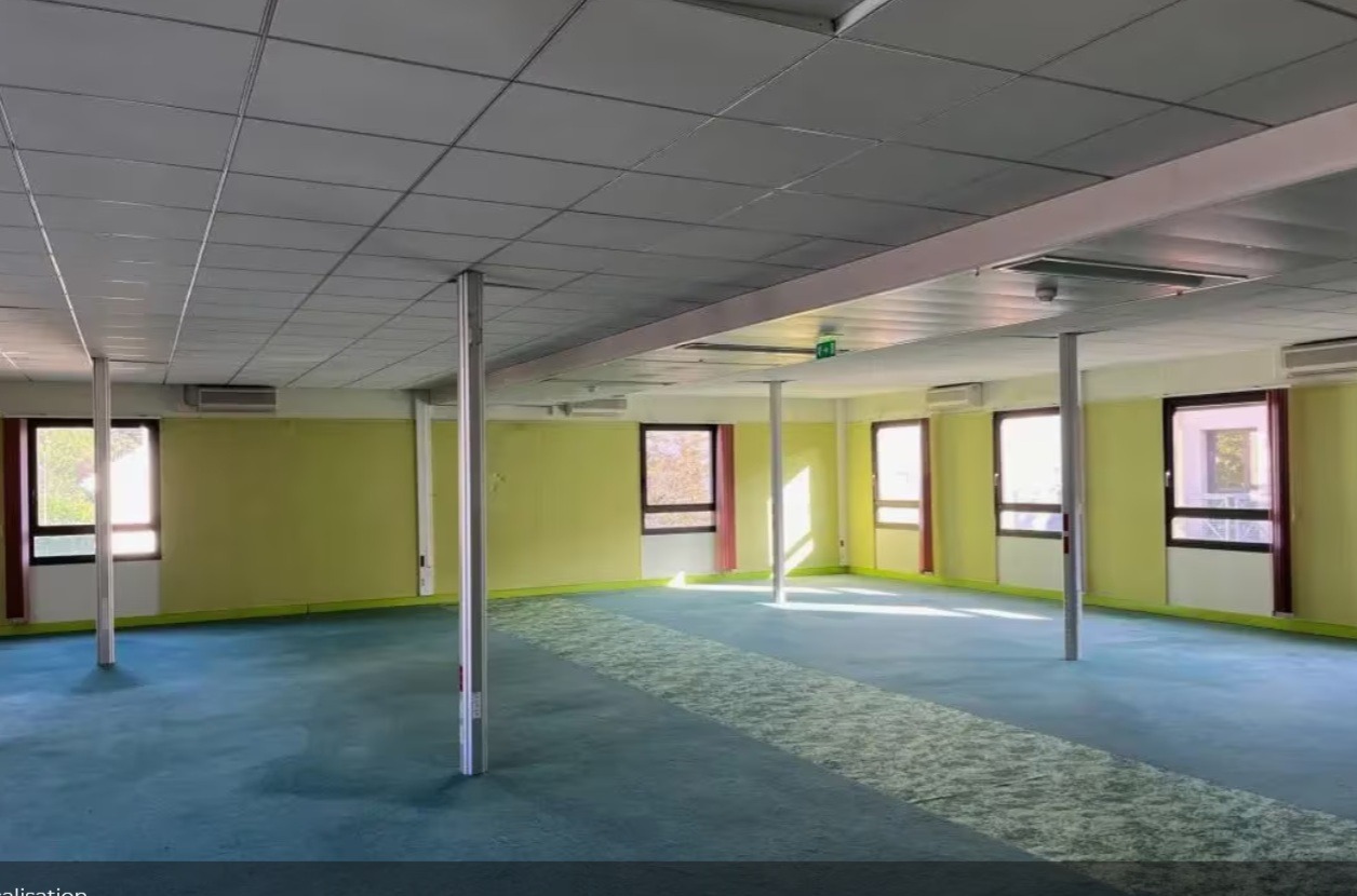 LOCATION BUREAUX 781 m²