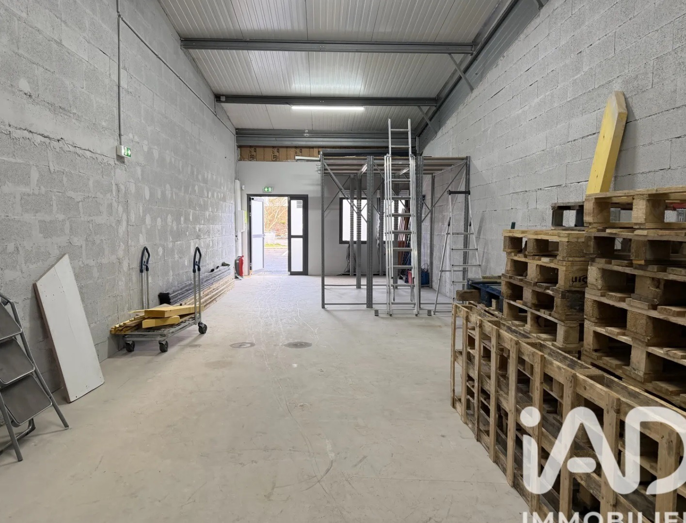 VENTE ACTIVITES/BUREAUX 68 m²