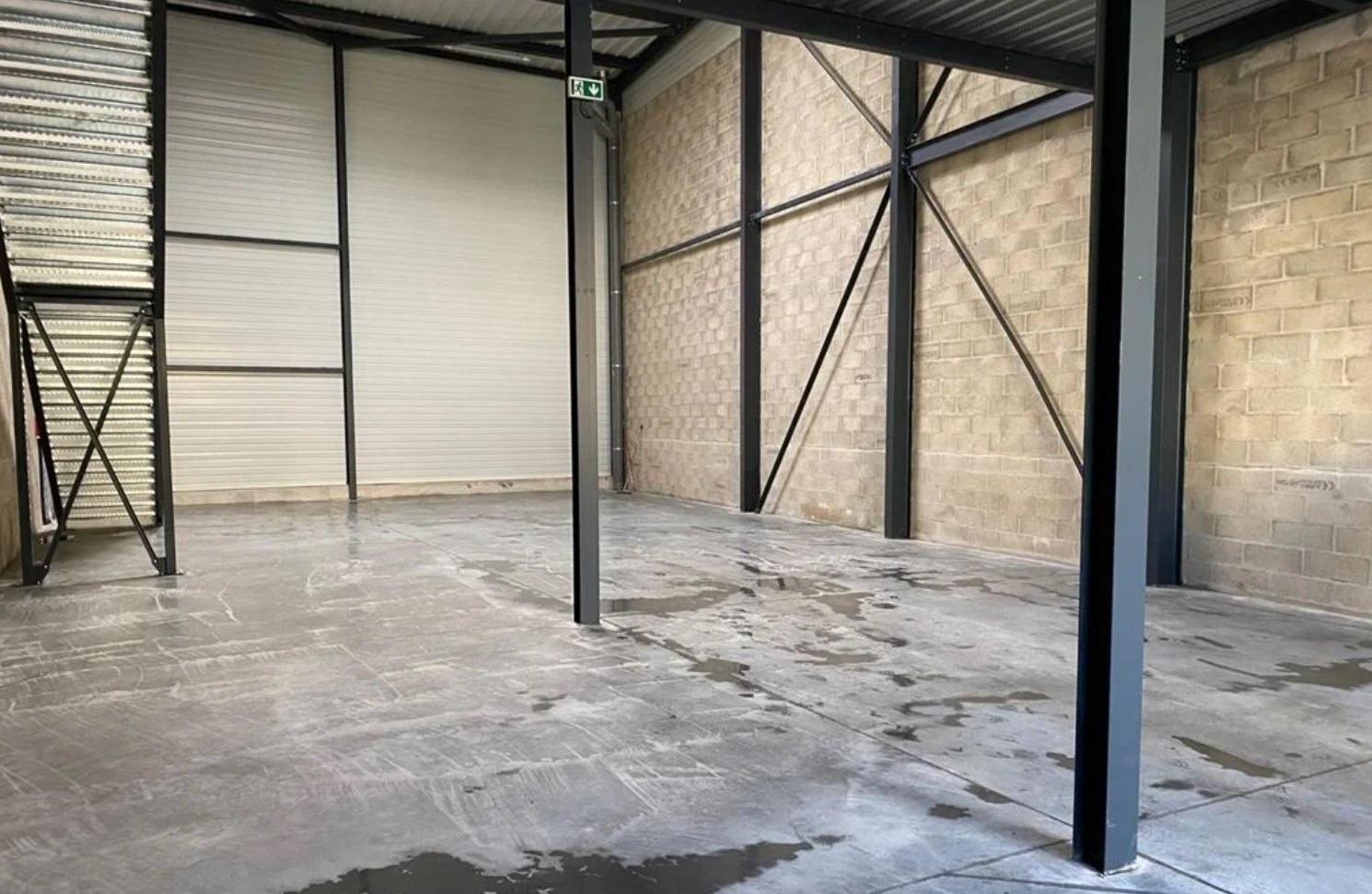 LOCATION ACTIVITES/BUREAUX 532 m²