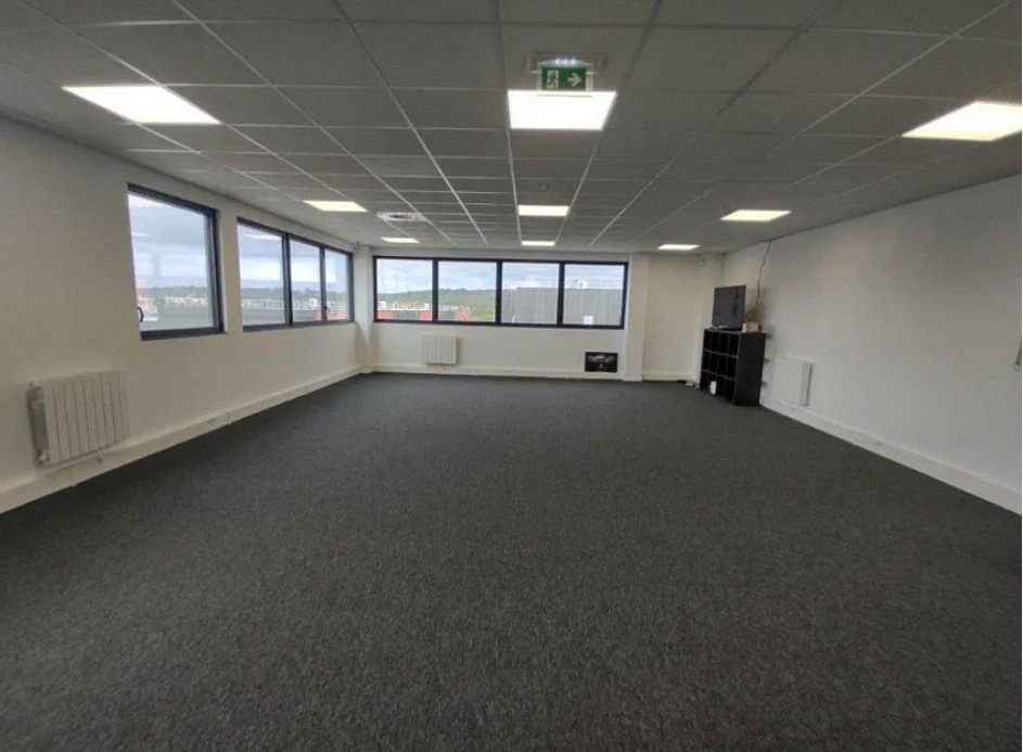 ACTIVITES/BUREAUX 550 m²