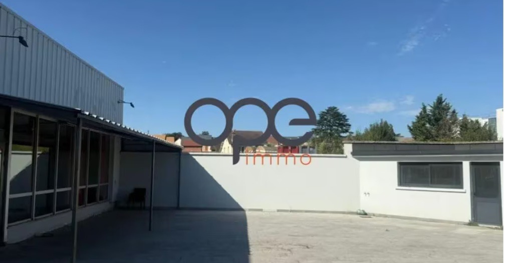 LOCATION COMMERCE 472 m²