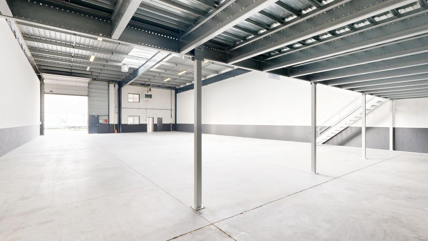 LOCATION ACTIVITE/BUREAUX 777 m²