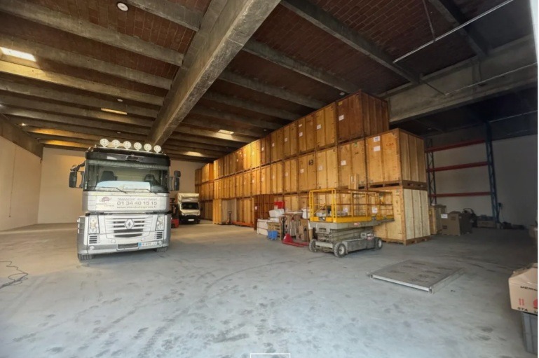 ACTIVITES/BUREAU 1045 m²