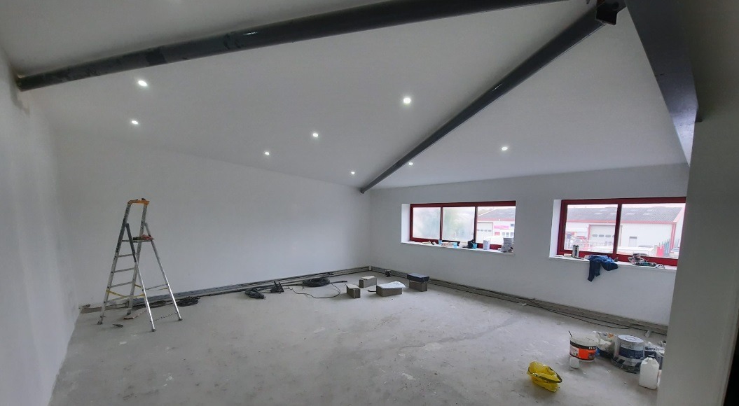 LOCATION ACTIVITES/BUREAUX 2500 m²