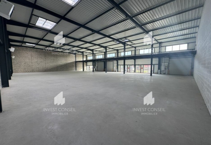LOCATION ACTIVITES/BUREAUX 1020 m²