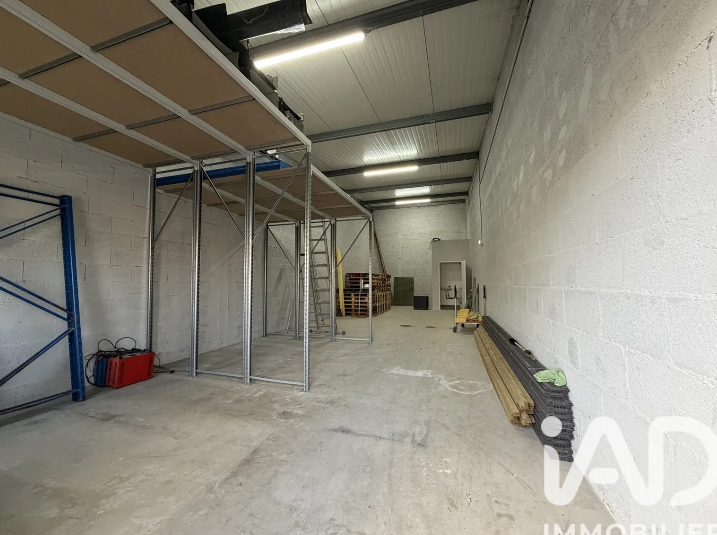 VENTE ACTIVITES/BUREAUX 68 m²