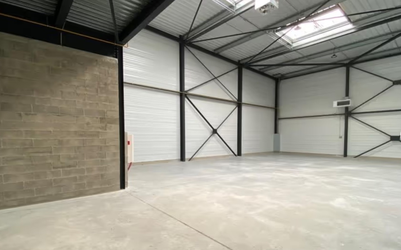 ACTIVITES/BUREAUX/STOCKAGE (4650 m²) - PARC ART’TECH