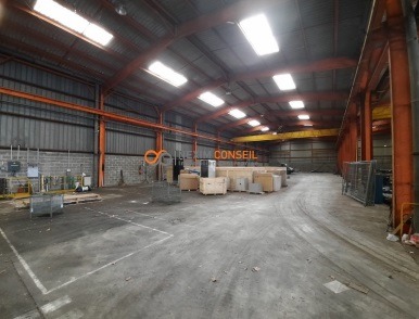 VENTE-LOCATION ACTIVITES/BUREAUX 7950 m²