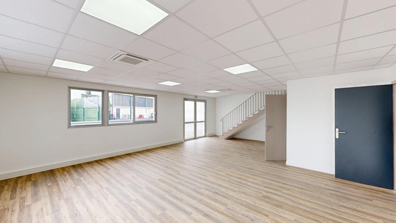 LOCATION ACTIVITE/BUREAUX 777 m²