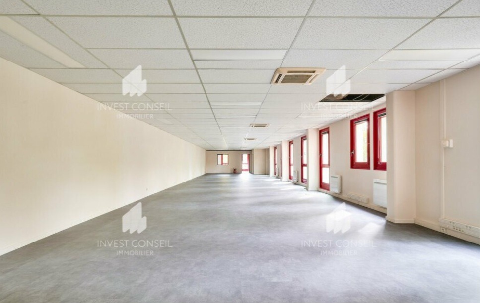 LOCATION ACTIVITES/BUREAUX 1758 m²