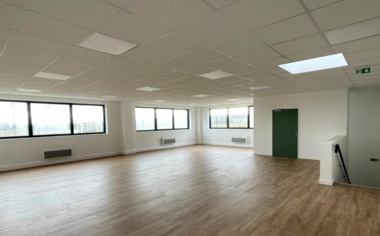 ACTIVITES/BUREAUX/STOCKAGE (4650 m²) - PARC ART’TECH