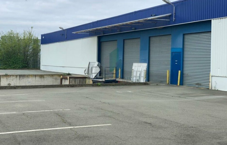 LOCATION ACTIVITES 2050 m²